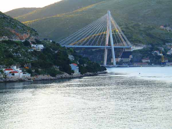 Port of Gru� and bridge -042805-614a